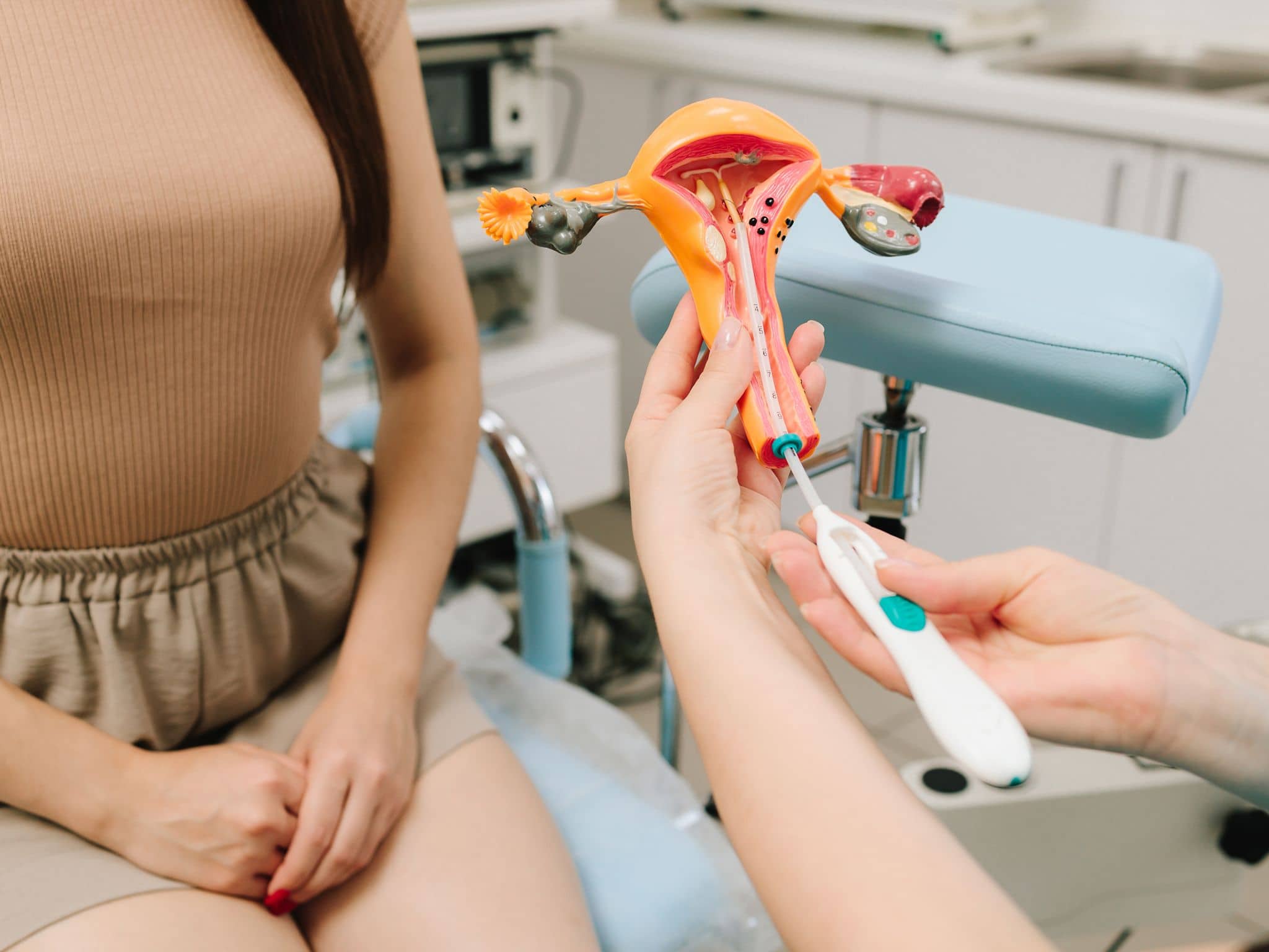 Kupferspirale und Kupferkette: Eine Ärztin erklärt das Einsetzen einer Kupferspirale