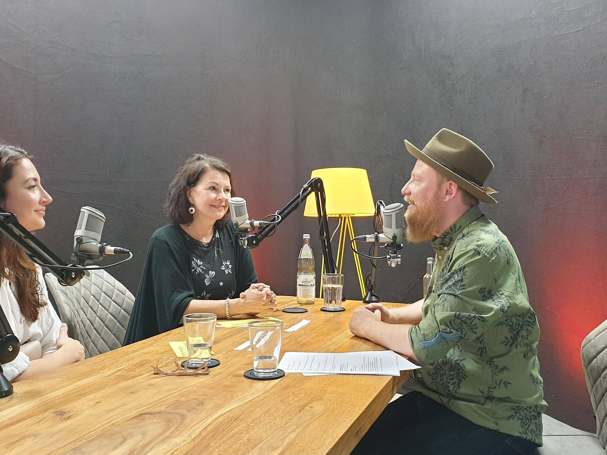 Über die Kunst des Liebens in der heutigen Zeit – Interview mit Stefanie Stahl und Luise Ritter