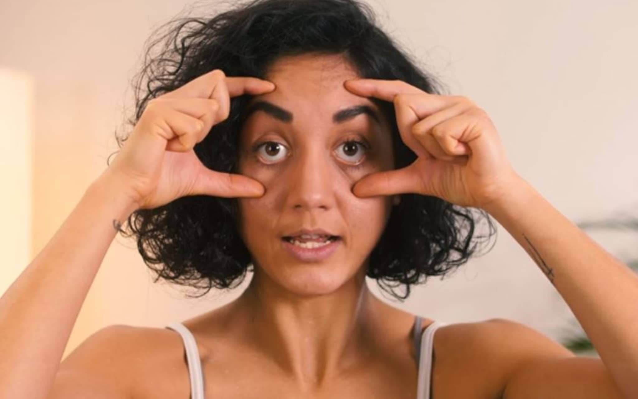 Gesichtsyoga: Sara Lyn macht Yoga fürs Gesicht.