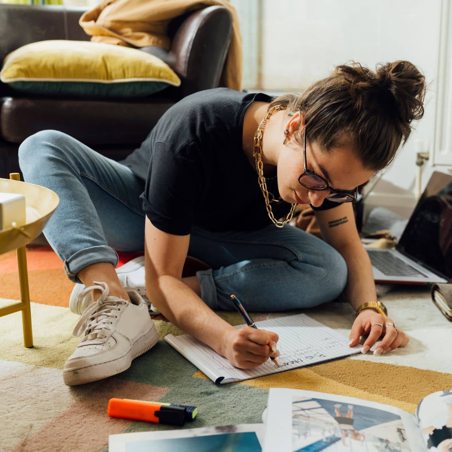 Woman sitting on the floor and working on laptop